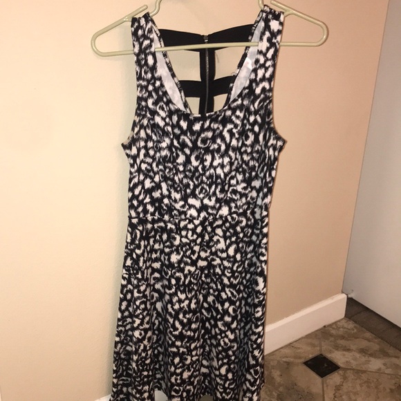 Perfect fitting knee height dress - Picture 3 of 3